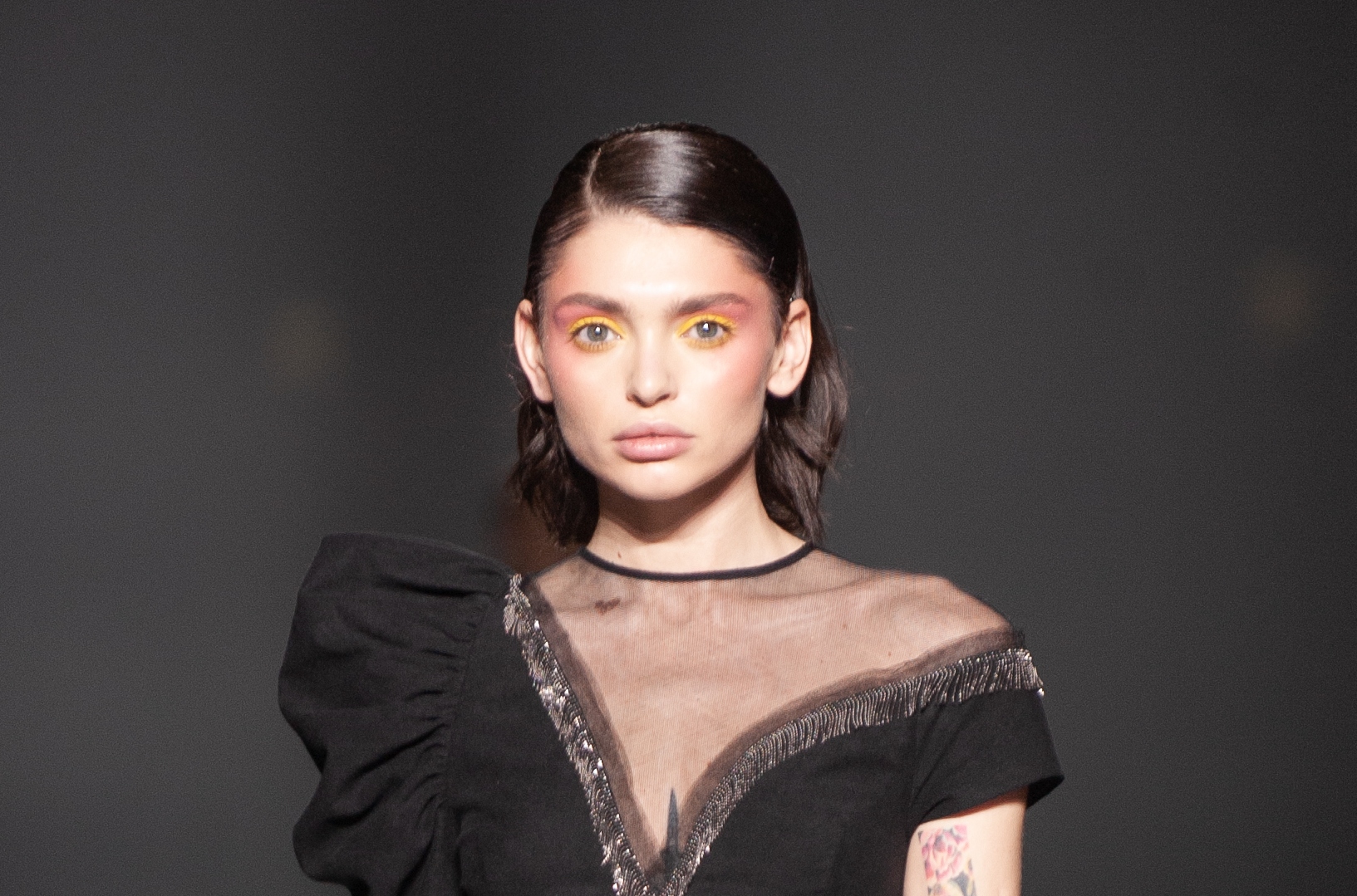 Відмова від брів і золото в очах: топ-5 мейкап-трендів від візажистів Ukrainian Fashion Week FW 20-21